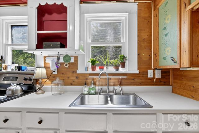 828 Jamestown Road, Morganton, NC 28655