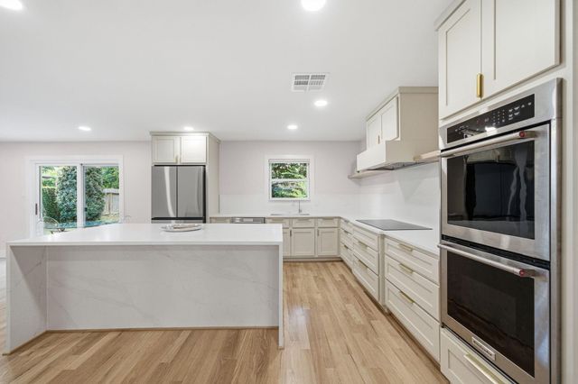 10131 Whiteside Lane, Houston, TX 77043