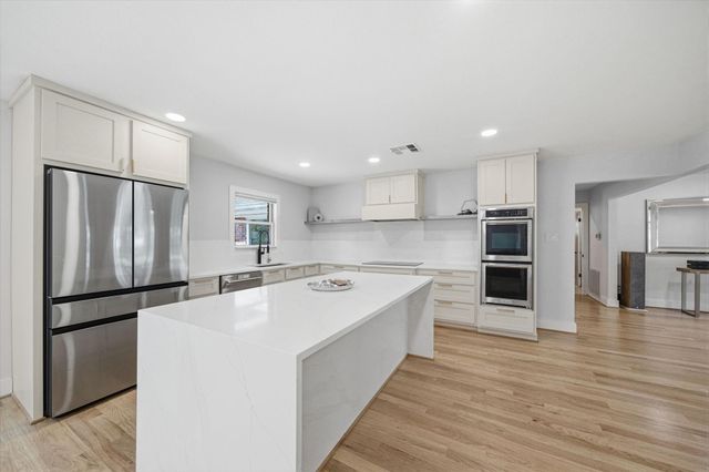 10131 Whiteside Lane, Houston, TX 77043