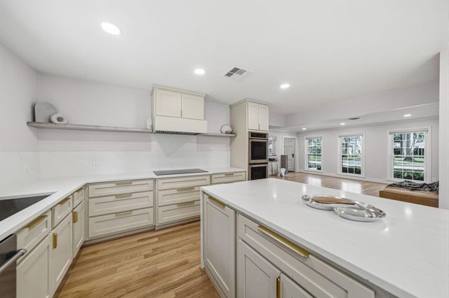 10131 Whiteside Lane, Houston, TX 77043