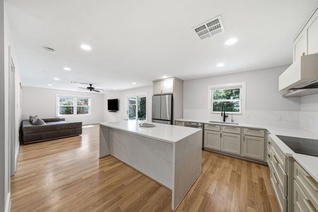 10131 Whiteside Lane, Houston, TX 77043