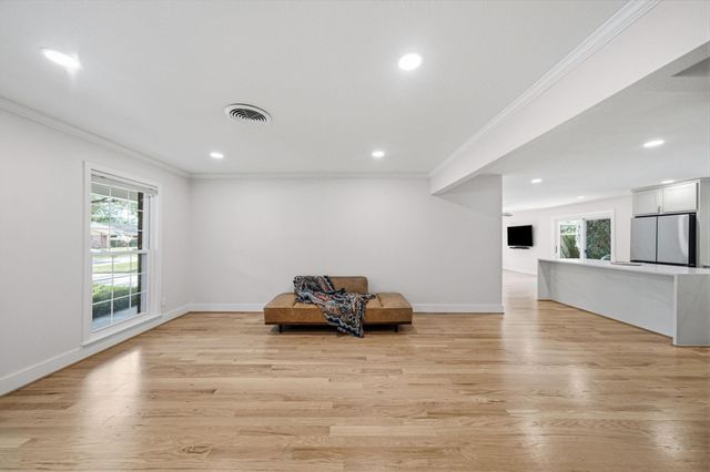 10131 Whiteside Lane, Houston, TX 77043