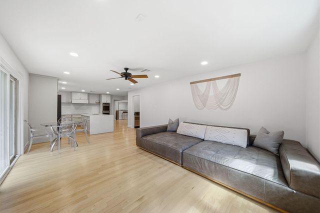 10131 Whiteside Lane, Houston, TX 77043
