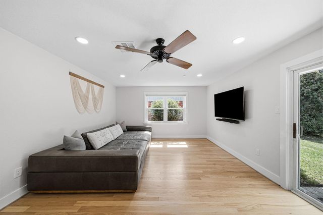 10131 Whiteside Lane, Houston, TX 77043