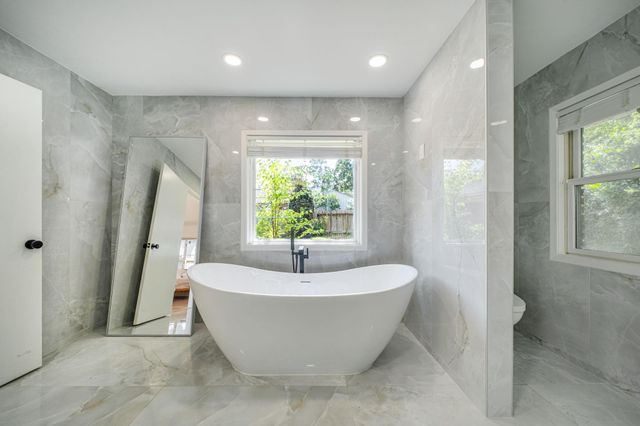 10131 Whiteside Lane, Houston, TX 77043