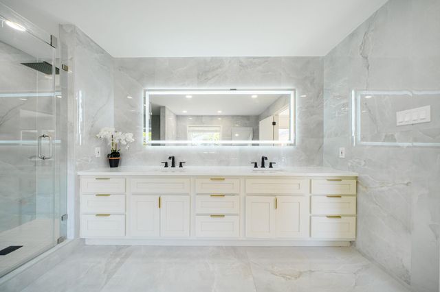 10131 Whiteside Lane, Houston, TX 77043