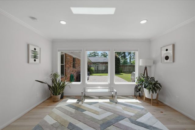 10131 Whiteside Lane, Houston, TX 77043