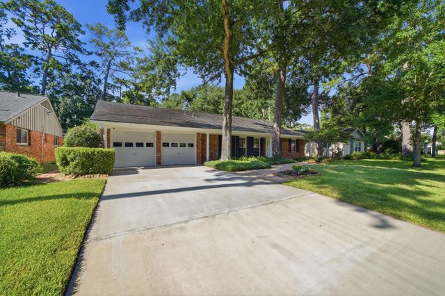 10131 Whiteside Lane, Houston, TX 77043