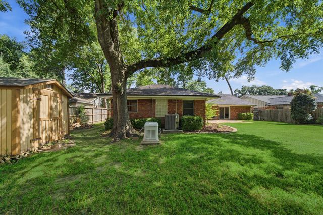 10131 Whiteside Lane, Houston, TX 77043