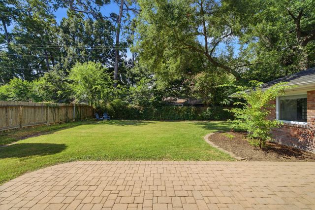 10131 Whiteside Lane, Houston, TX 77043