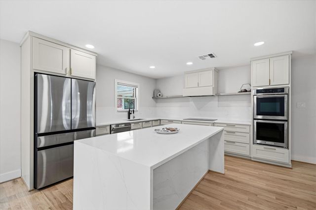 10131 Whiteside Lane, Houston, TX 77043