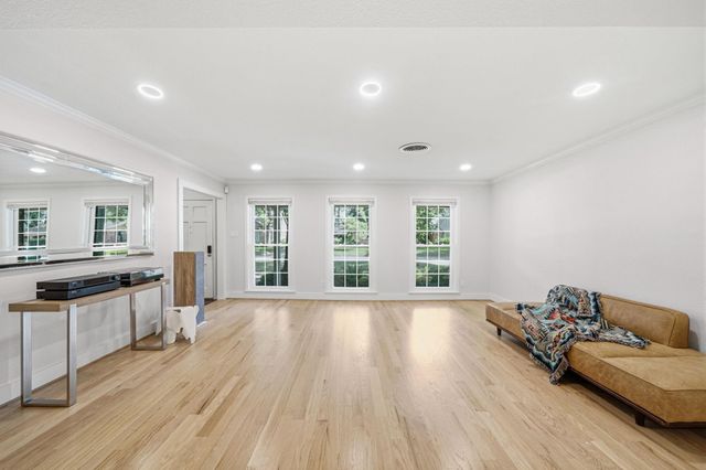 10131 Whiteside Lane, Houston, TX 77043