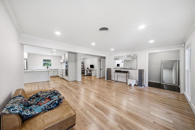 10131 Whiteside Lane, Houston, TX 77043