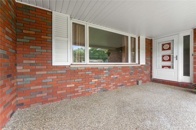 853 Almasy Drive, Campbell, OH 44405