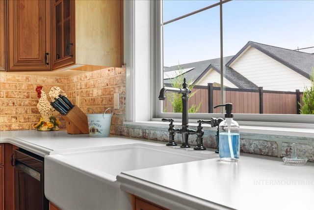 2016 E Mainacht St, Meridian, ID 83642