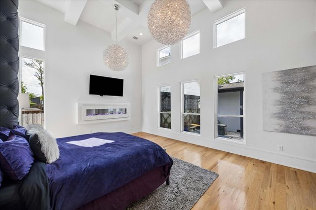 1913 Du Barry Lane, Houston, TX 77018