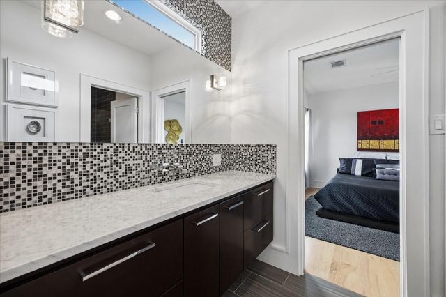 1913 Du Barry Lane, Houston, TX 77018