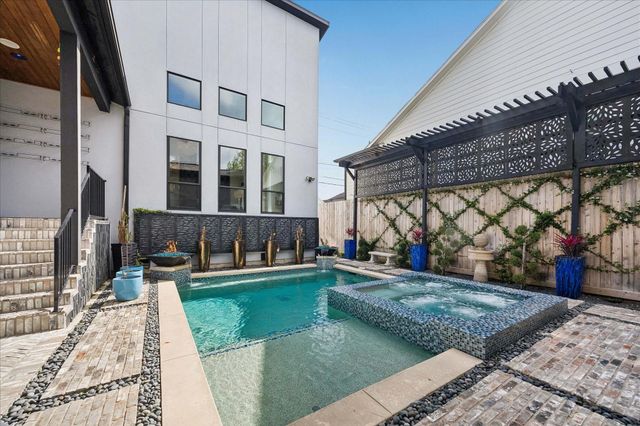 1913 Du Barry Lane, Houston, TX 77018