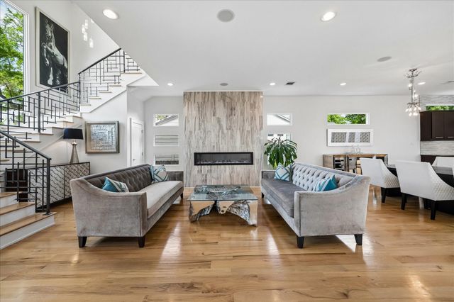 1913 Du Barry Lane, Houston, TX 77018