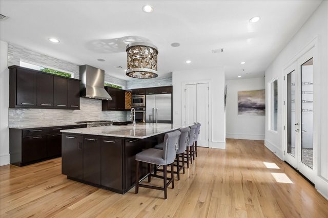 1913 Du Barry Lane, Houston, TX 77018