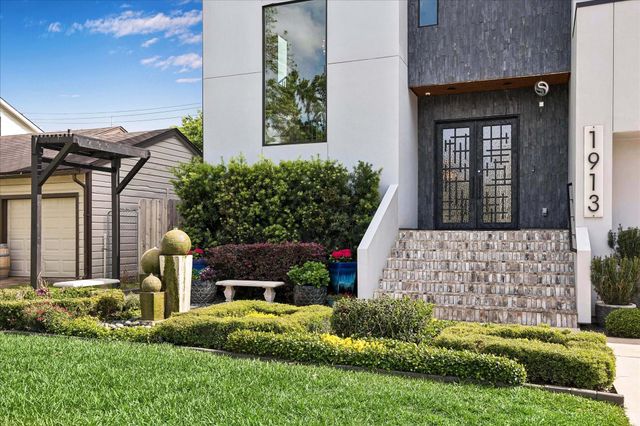 1913 Du Barry Lane, Houston, TX 77018