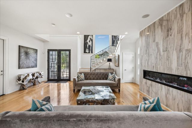 1913 Du Barry Lane, Houston, TX 77018