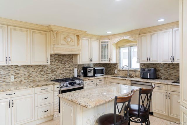 218-51 82nd Avenue, Hollis Hills, NY 11427