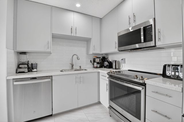 7563 Glendevon Lane 1306, Delray Beach, FL 33446