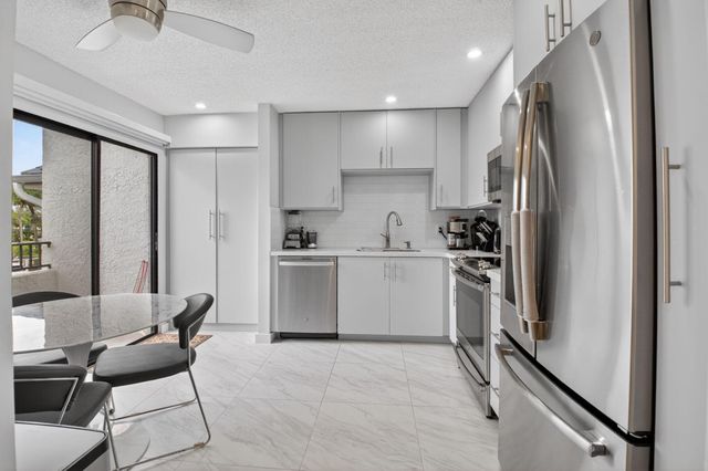 7563 Glendevon Lane 1306, Delray Beach, FL 33446