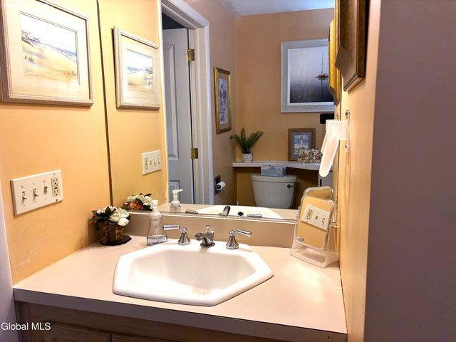 1336 Wemple Lane, Niskayuna, NY 12309