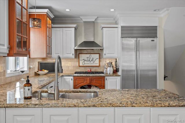 299 STRATTON Road, New Rochelle, NY 10804