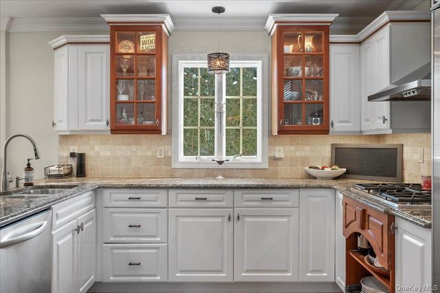 299 STRATTON Road, New Rochelle, NY 10804