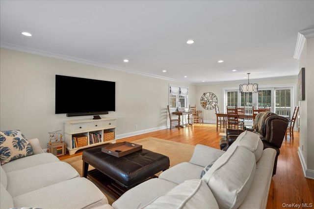 299 STRATTON Road, New Rochelle, NY 10804