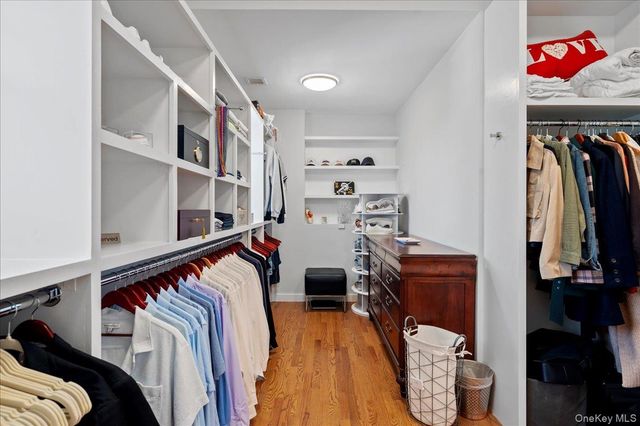 299 STRATTON Road, New Rochelle, NY 10804