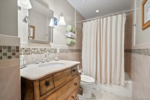 299 STRATTON Road, New Rochelle, NY 10804