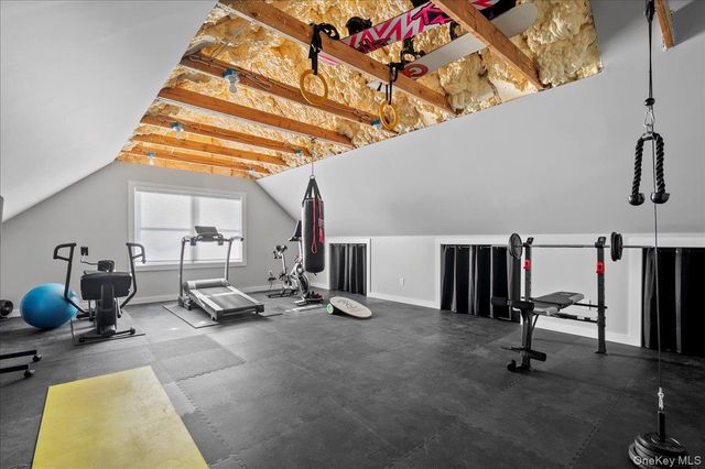 299 STRATTON Road, New Rochelle, NY 10804