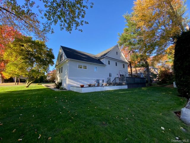 299 STRATTON Road, New Rochelle, NY 10804