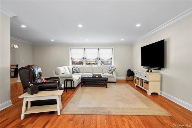 299 STRATTON Road, New Rochelle, NY 10804