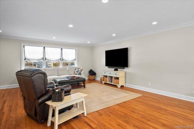 299 STRATTON Road, New Rochelle, NY 10804