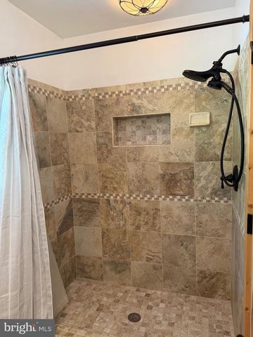 198 MILTONS LN, Louisa, VA 23093