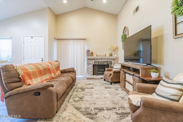 12976 E Mesa Verde Drive, Moorpark, CA 93021