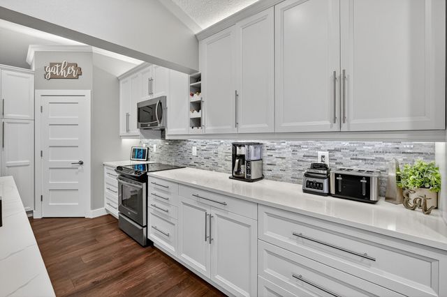 2240 NW 149th Street, Clive, IA 50325