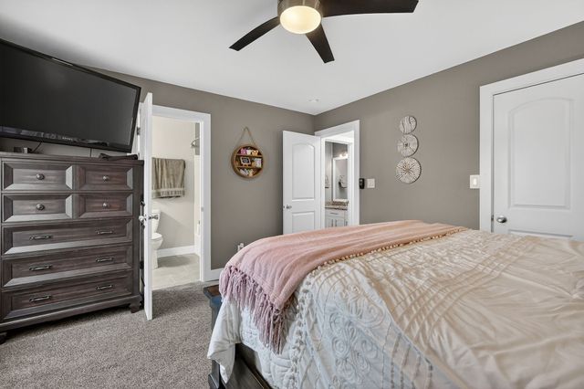 2240 NW 149th Street, Clive, IA 50325