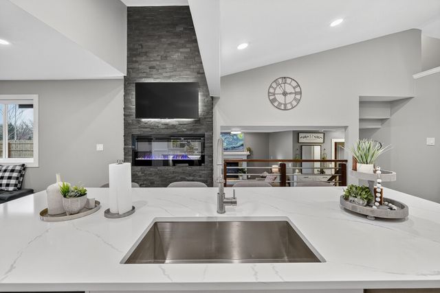 2240 NW 149th Street, Clive, IA 50325