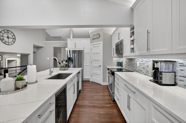 2240 NW 149th Street, Clive, IA 50325