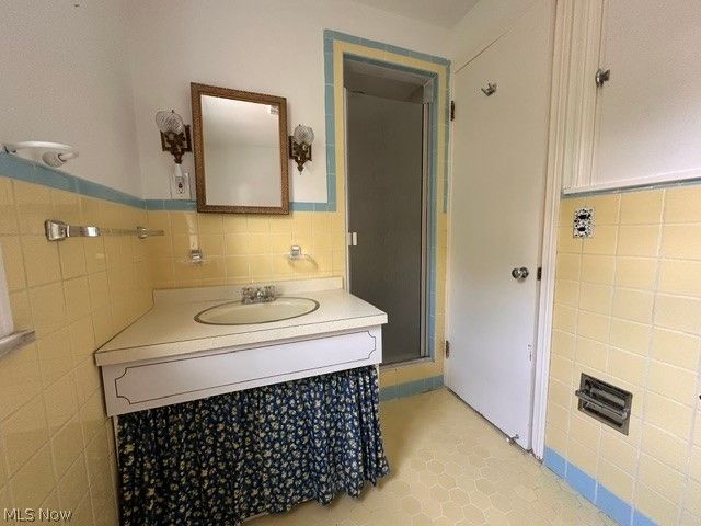4353 Groveland Road, University Heights, OH 44118
