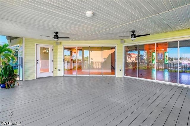 86 Dolphin CIR, Naples, FL 34113