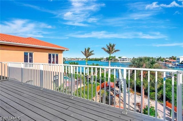 86 Dolphin CIR, Naples, FL 34113