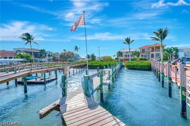 86 Dolphin CIR, Naples, FL 34113