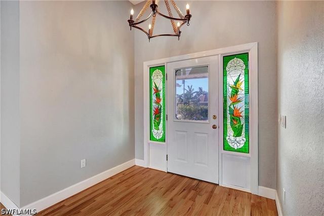86 Dolphin CIR, Naples, FL 34113